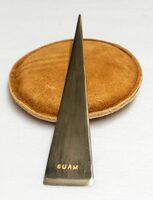 Si'i made by Dif. Joaquin "Jack" Lujan, Smithsonian collection (E428725)